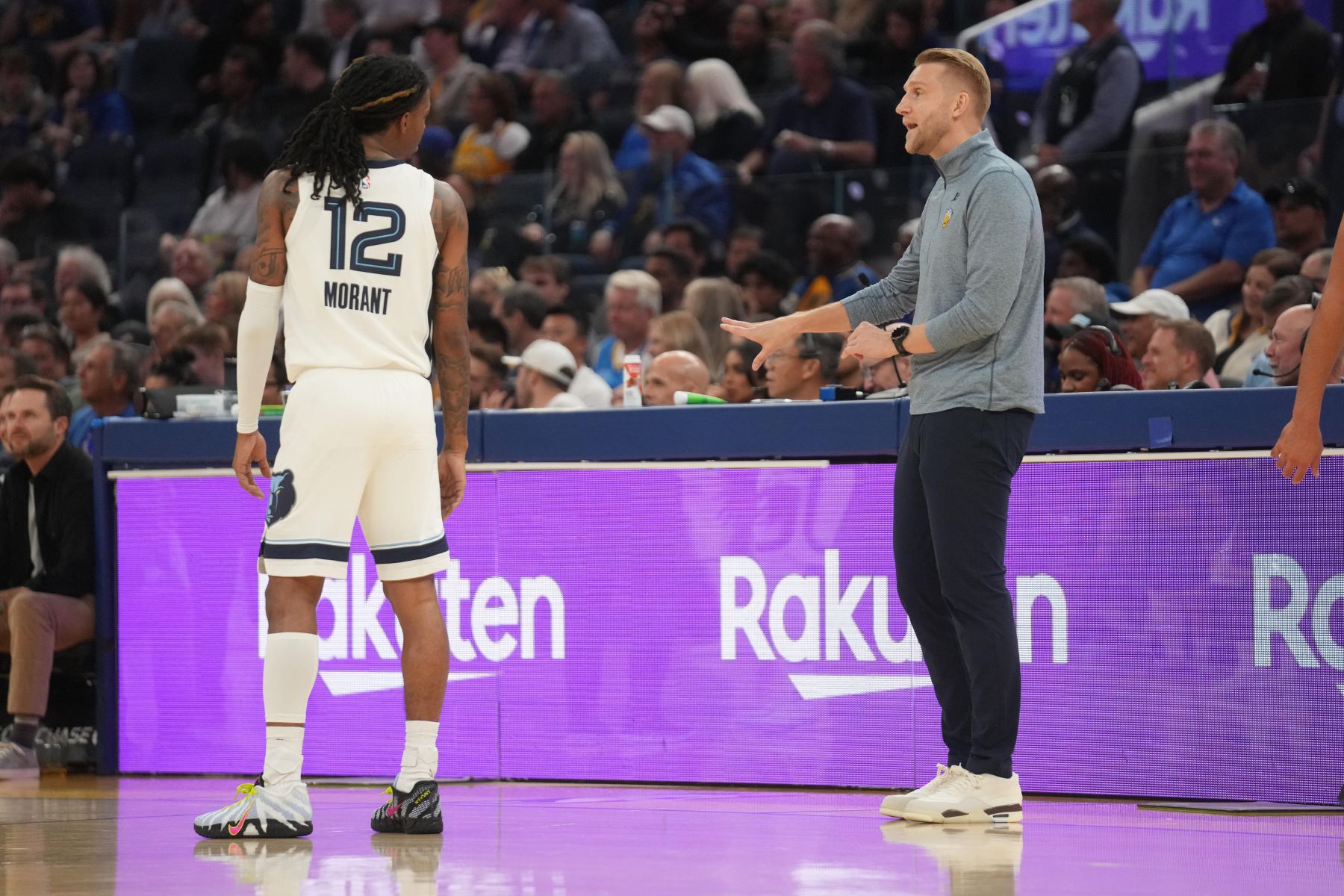 실수가 너무 많아요! 모란트는 14개의 슈팅 중 4개를 성공시켜 16득점, 10어시스트, 8실책을 기록했습니다.