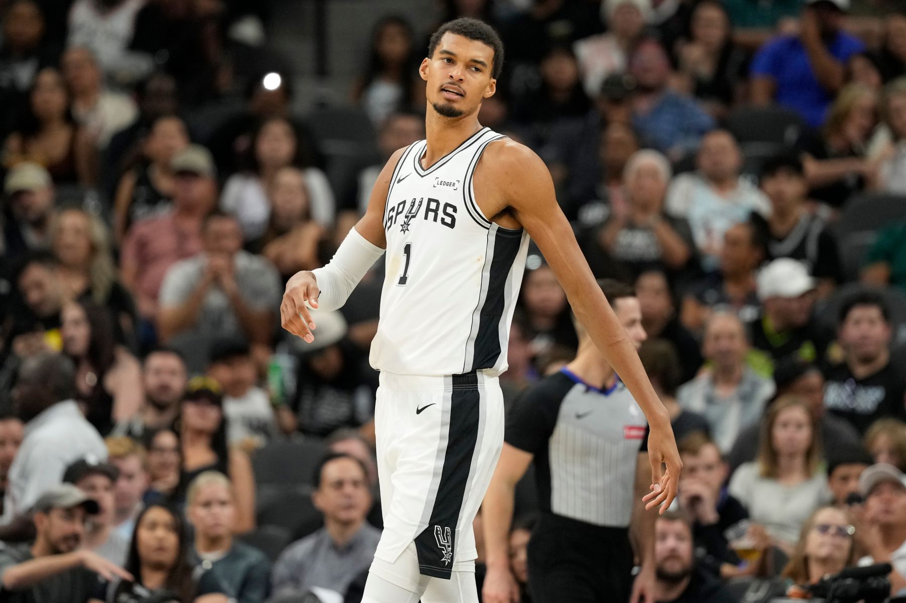 같은 팀 선수들이 같은 경기에서 트리플더블을 기록하는 것이 얼마나 어려운가? NBA 역사상 20번밖에 없고 웨스트브룩은 4번 참가했다.