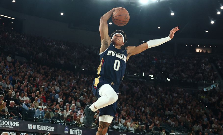 Fells는 단일 게임에서 8개의 인터셉트를 기록하여 어린 선수들에게 새로운 NBA 기록을 세웠습니다.