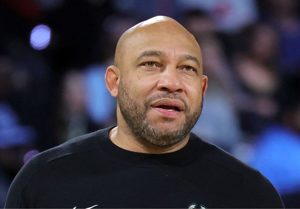 벅스는 시즌 전반에 걸쳐 NBA 컵 10연승을 거두었고, 햄 부코치의 컵 기록은 16승 0패를 기록했습니다.