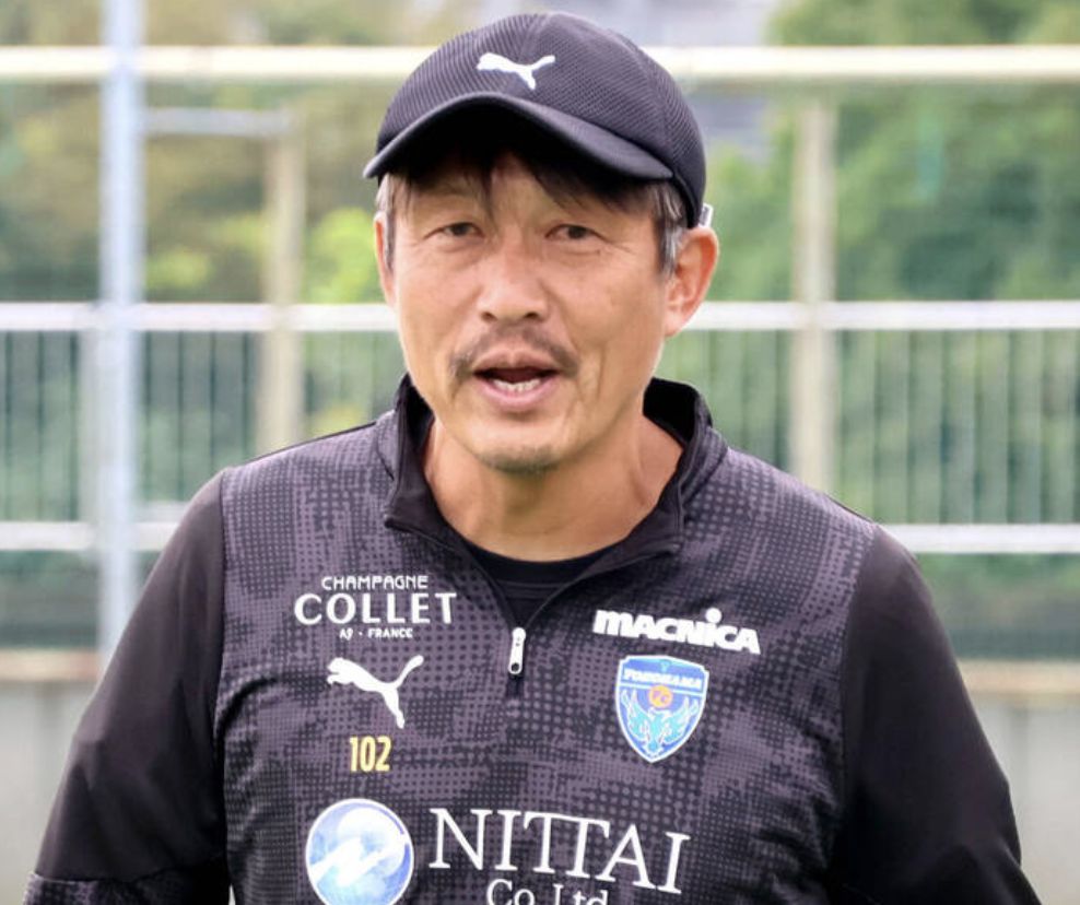 공식: 요코하마 FC 미우라 후미오 감독이 계약이 만료되며 시즌이 끝나면 자리를 떠날 예정이다.