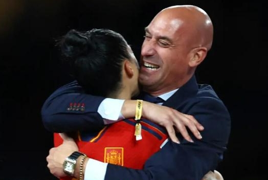 스페인 축구연맹 전 회장, 키스 사건에 대해 “사과하지 않을 것”, 누군가 고의로 나를 표적으로 삼았다