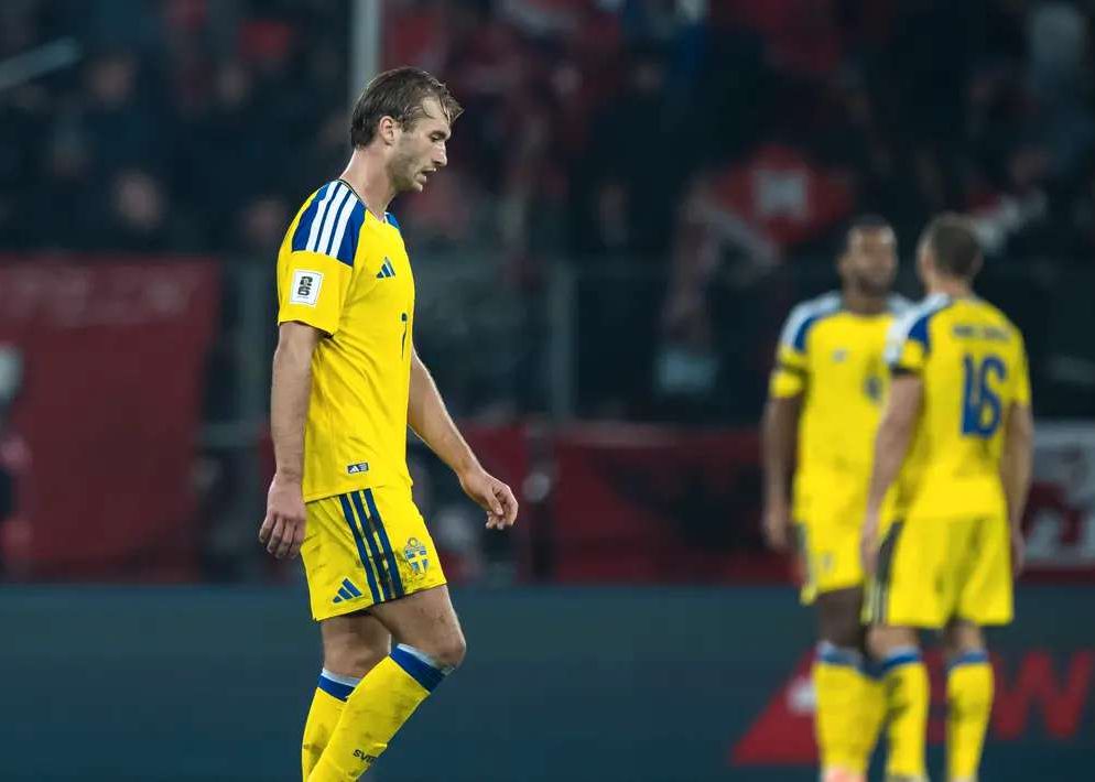 UEFA 네이션스리그를 통해 플레이오프에 진출하세요! Porter의 데뷔전에서 스웨덴은 1-4로 패하고 조 최하위로 마감했습니다.