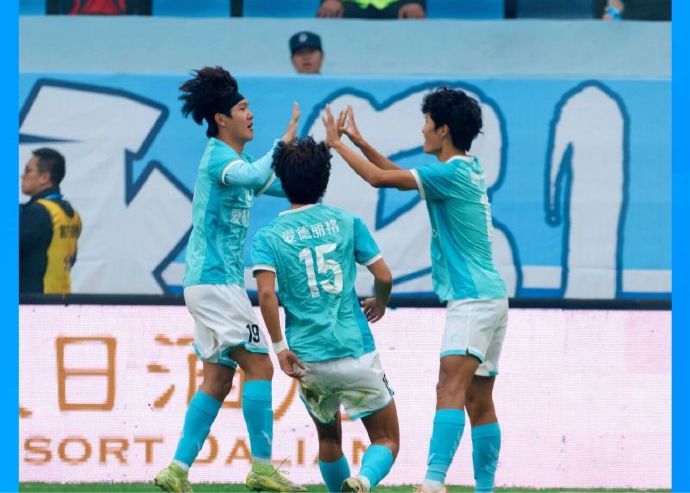랴오슈퍼리그 결승전: 다롄이 55,678명의 관중과 함께 본시를 4-0으로 이겼습니다.
