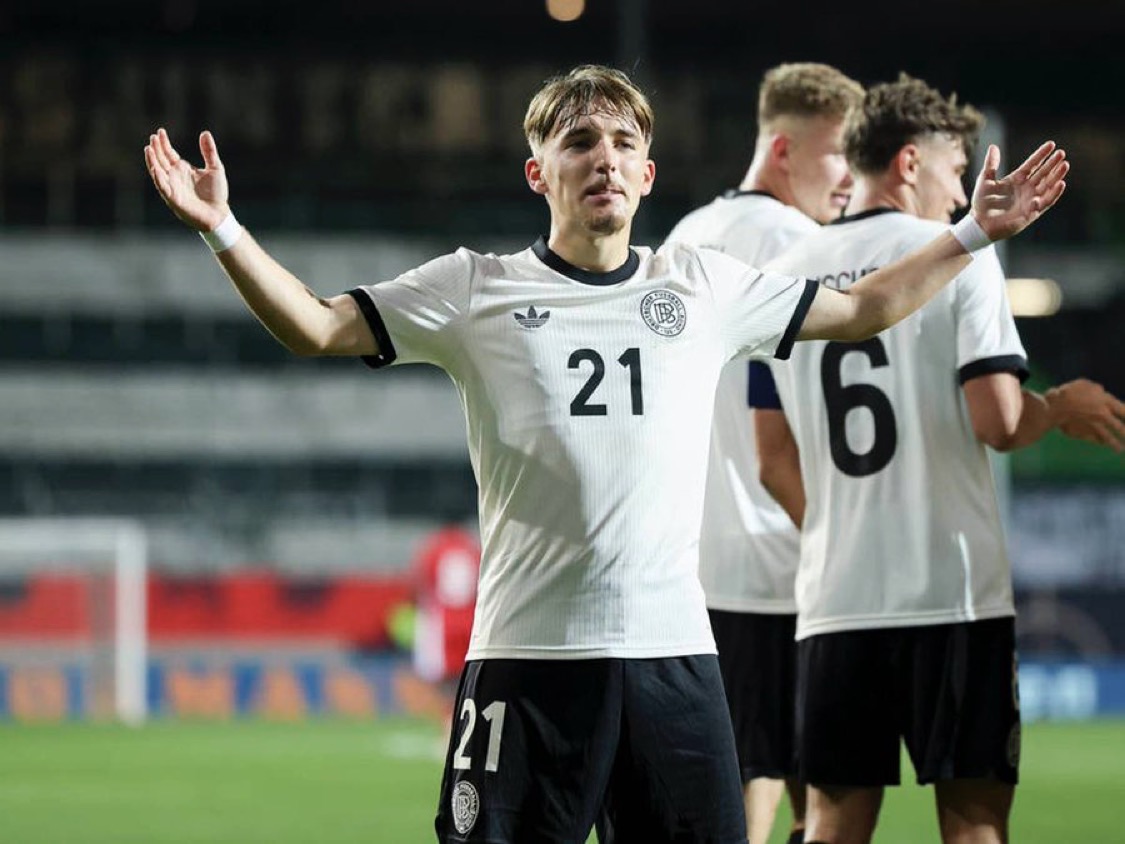 독일의 U21 데뷔전이 더블 링을 완성했습니다. Karl: 완벽해요! 나는 축구에만 집중하고 소셜 미디어를 읽지 않습니다.