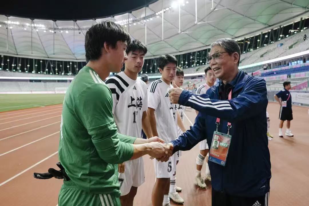 쉬겐바오: 팀을 이끌고 전국 대회에 참가하는 것은 너무 피곤합니다. 젊은 선수들이 Wu Lei보다 더 나아지기를 바랍니다.